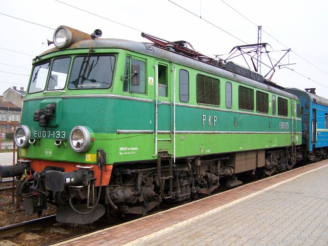 tapety lokomotywy - eu07_133_p_solina.jpg