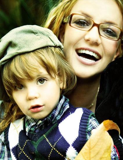 Britney Spears - normal_britney-spears-photo-shoot-2007-with-kids_06.jpg