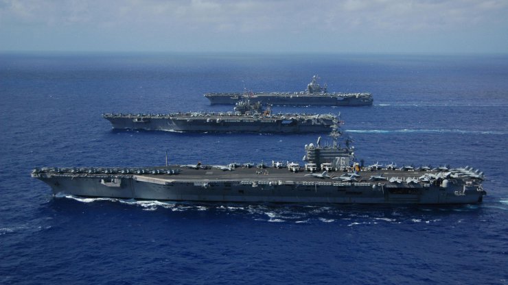 tapety - Water_ocean_carrier_army_military_ships_navy_2560x1440.jpg