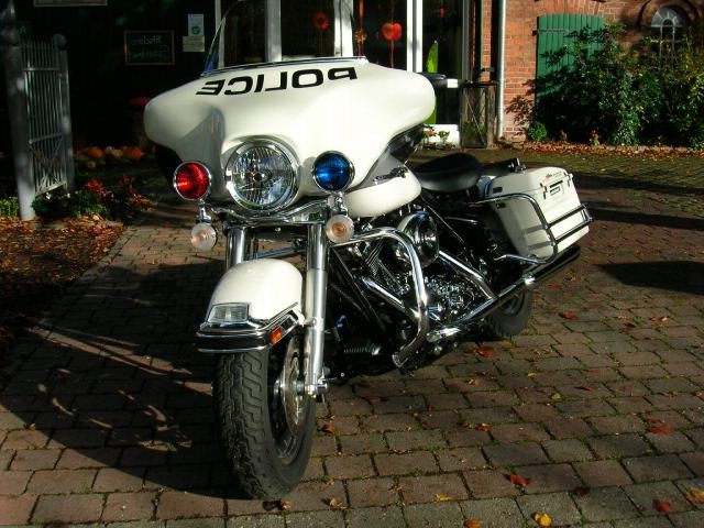 Harley-Davidson - Harley Davidson FLHTPI Electra Glide Police Mod. 2004 1.jpg