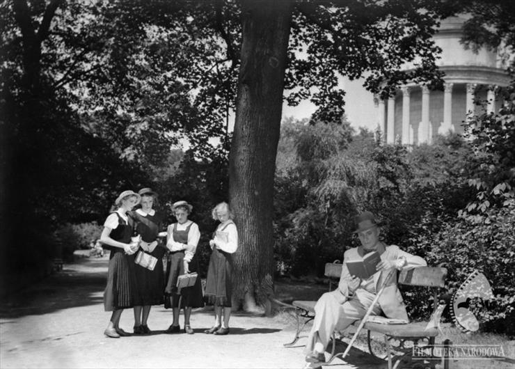 Fototeka - Dziewczęta z Nowolipek 1937 - foto 23.jpg