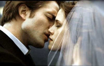 Ślub Edwarda i Belli - Edward-Bella-s-Wedding-3-twilight-series-6362816-400-256.jpg