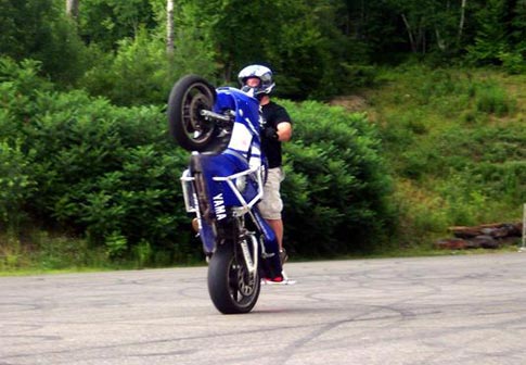 motocykle - Close-Encounters-Freestyle-Motorcycle-Stunt-Team-Member-Mike-Wags-Wagner-005.jpg