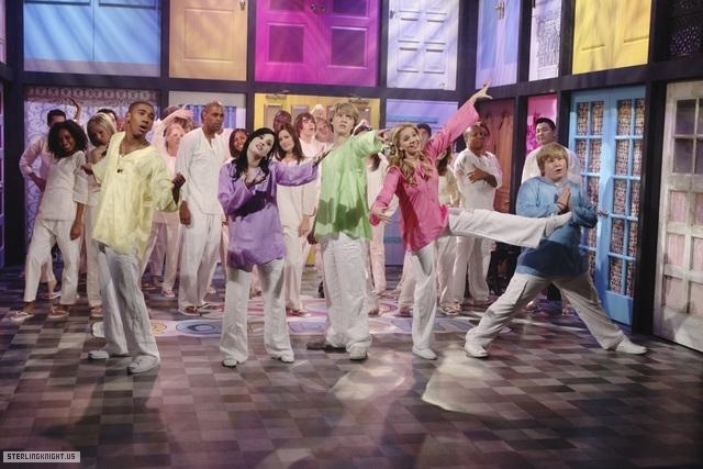 Zdjęcia D - Sonny-With-a-Chance-2x01-Walk-A-Mile-In-My-Pants-Channy-Stills-channy-10561362-640-427.jpg