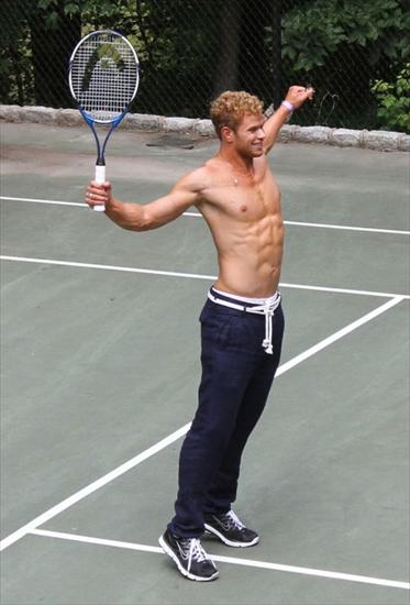 Kellan Lutz - kellan-lutz-shirtless-tennis-07042011-07-430x634.jpg