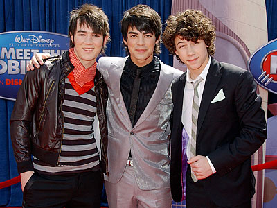 Jonas Brothers - jonas_brothers_400a328.jpg