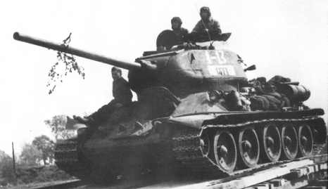 TAPETY CZOŁGI - Czołg średni T-34 85 fot. 13.jpg