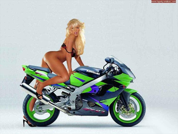 Motocykle, dziewczyny i dziewczyny na motorach - tapety_z_samochodami_b_021.jpg