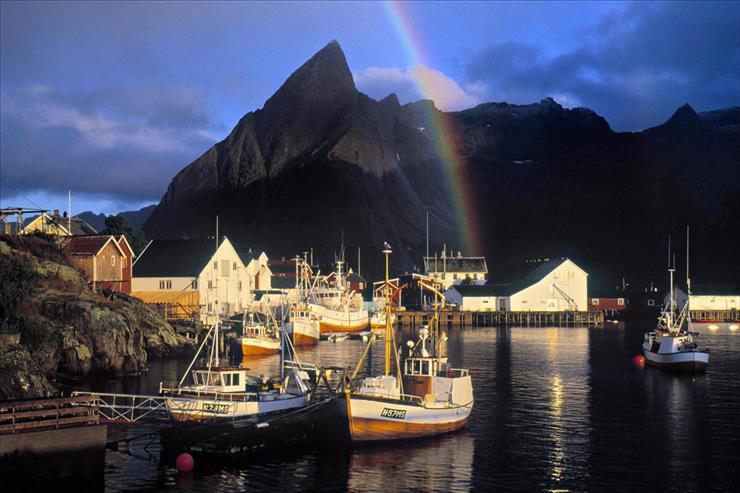 Tapety - Hamnoy Rainbow, Sakrisoy Island, Lofoten Islands, Norway.jpg