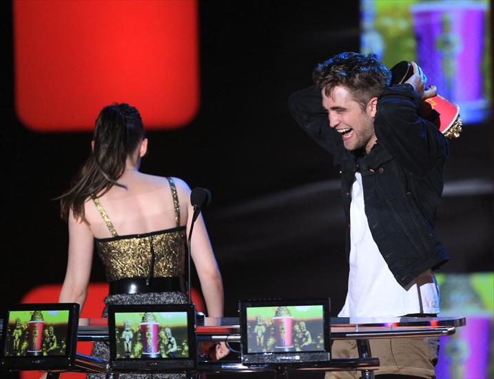 MTV Movie Awards 2010 - kstewartfans-hq2442.jpg