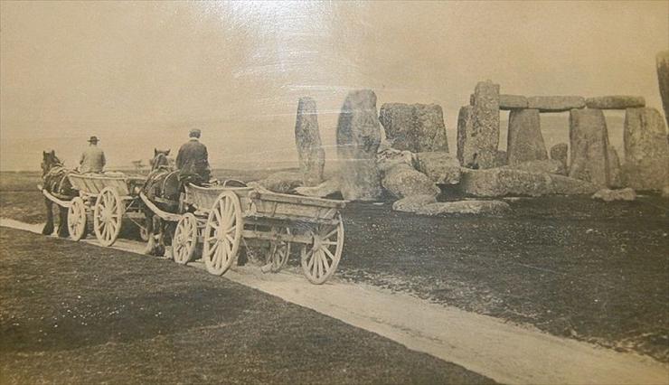 Kręgi w Stonehenge - Stonehenge_with_farm_carts,_c._1885.jpg