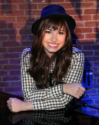 Demi Lovato - 340x1.jpg