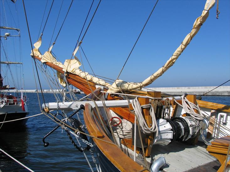 Gdynia. Port 2 - 5 VII 2009 - 01 Gdzie ta keja a przy niej ten jacht... .jpg