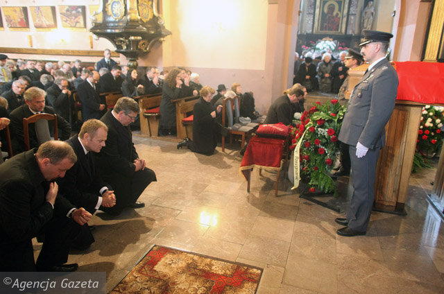 Tragedia nad Smoleńskiem - 10.04.2010r - z7804727X,Bedzin--Pogrzeb-posla-Grzegorza-Dolniaka.jpg