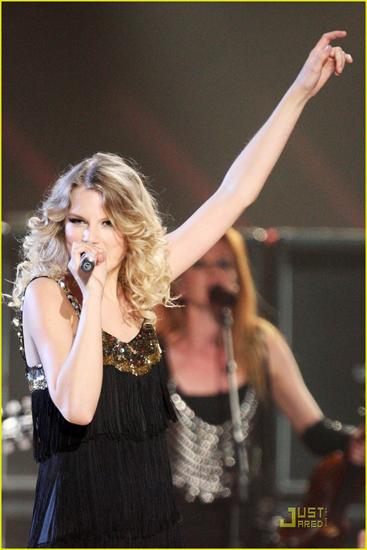 Taylor Swift - taylor-swift-video-year-18.jpg