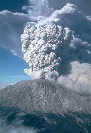 KATASTROFY  I ZJAWISKA - 411px-MSH80_st_helens_eruption_plume_07-22-80.jpg