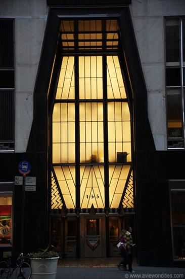 New York - Chrysler Building entrance.jpg