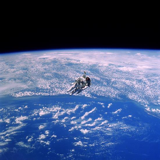 Ziemia z kosmosu - gpw-20061021-UnitedStates-DVIC-DFSC8410569-Earth-cl...onaut-Robert-L-Stewart-STS-41B-February-1984-large.jpg