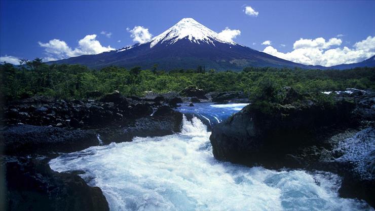 tapety na kompa - Scenic Salto del Petrohue, Osorno Volcano, Chile.jpg