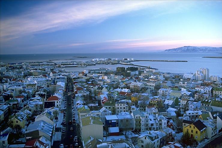 Islandia -zdjęcia - Reykjavk_s_r_Hallgrmskirkju.jpeg