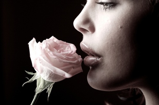 Ona i róża - .jpg