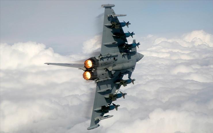 Samoloty lotnictwa wojskowego - wojskowy-samolot-z-bombami.jpg