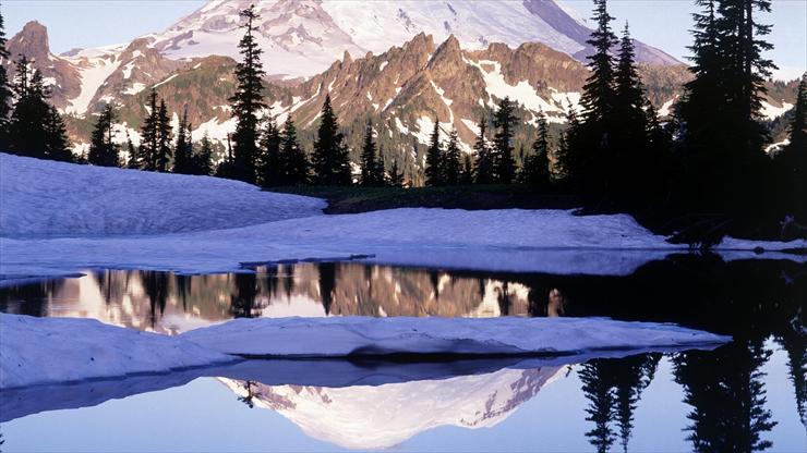 Góry - Cool Reflections, Tipsoo Lake, Mount Rainier, Washington.png