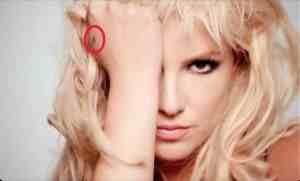 Britney Spears ill... - britney-spears-pyramid-tattoo-illuminati-new-wor...nd-control-mkultra-eye-of-horus-3-video-300x181.jpg