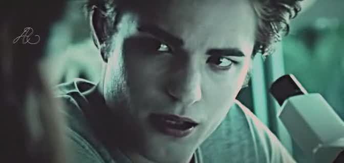Robert Pattinson - Edward-Cullen-twilight-series-3805300-672-320.jpg